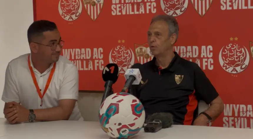 مدرب إشبيلية يُبدي إعجابه بجماهير الوداد ويُوجه كلمات خاصة لياسين بونو